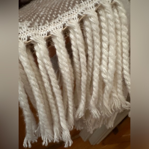 Acrylic/cotton mushroom theme throw blanket - Picture 4 of 8